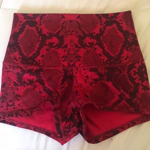 Lululemon snake print high rise wunderunder shorts